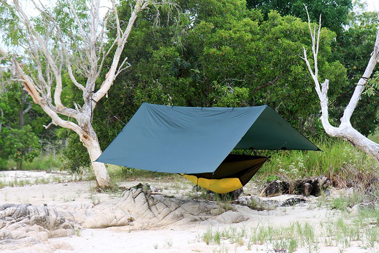 Bâche DD Tarp 3,5x3,5m - Imperméable 3000mm, Polyester 190T - Poids 1000g - Pour Hamac, Camping, Randonnée